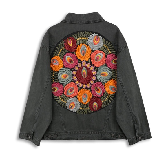 Womens Black Denim Oversized Embroidered Jean Jacket. OSFM bust 44.8" - Picture 3 of 6